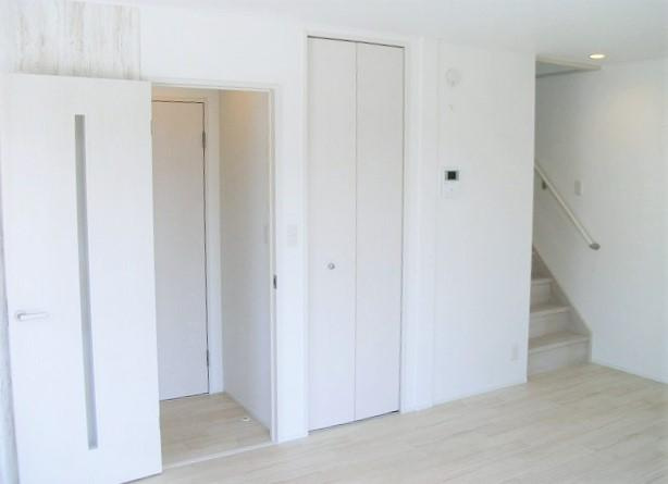 都部戸建貸家　Ｄ棟の居間・リビング|リビング