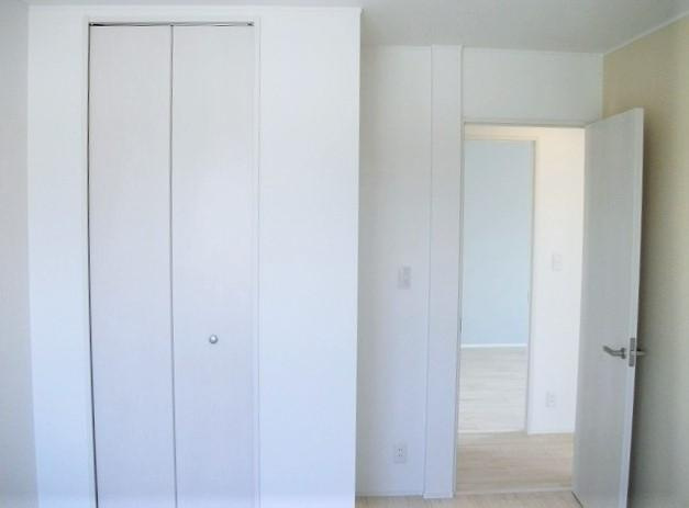 都部戸建貸家　Ｄ棟の居間・リビング|洋室