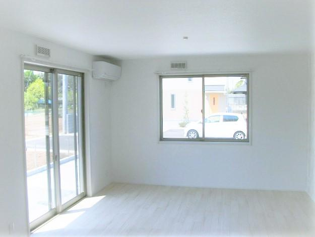 都部戸建貸家　Ｄ棟の居間・リビング|リビング