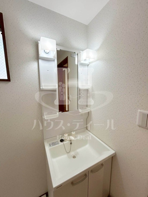 【独立洗面台】 | ロイヤル中十条Ⅱ | 独立洗面台で身支度をすべて済ませてしまいましょう