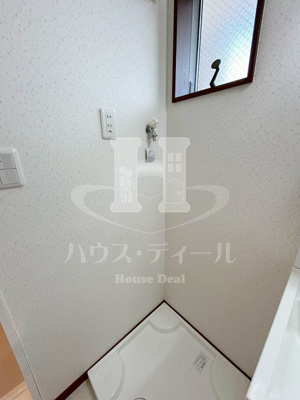 【内装】 | ロイヤル中十条Ⅱ | 明るい色調の室内です