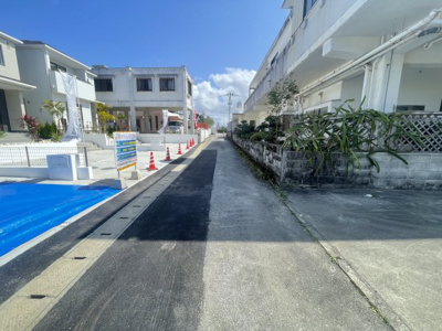 【前面道路含む現地写真】 | 読谷村上地（全3棟）B・C号棟 | ※南側公道4m♪
