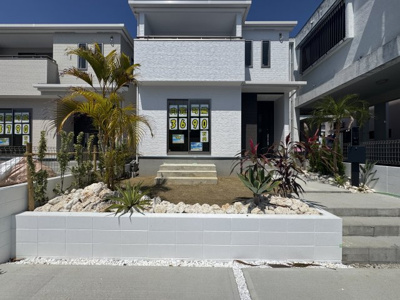 【外観】 | 読谷村上地（全3棟）B・C号棟 | C号棟　素敵な植栽が映えるお庭付き♪