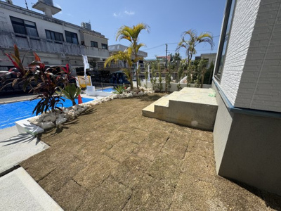 【外観】 | 読谷村上地（全3棟） | C号棟　素敵な植栽が映えるお庭付き♪