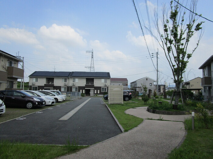 久留米市東櫛原町のアパートの駐車場|駐車場があるので、車を買う予定の方も安心です