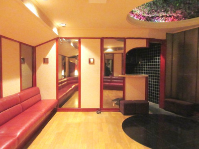 【内装】 | 北野坂沿い