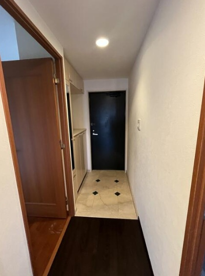 ロイヤルアーク明石江井ヶ島の玄関|広々とした玄関です！可愛い小物を置いてお客様をお出迎えできます♪