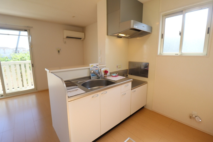 グランド メゾン Bのキッチン|対面カウンターキッチン（浄水器付）