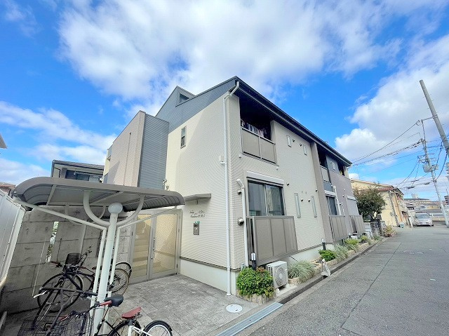 サニーレジデンス西三国Aの外観