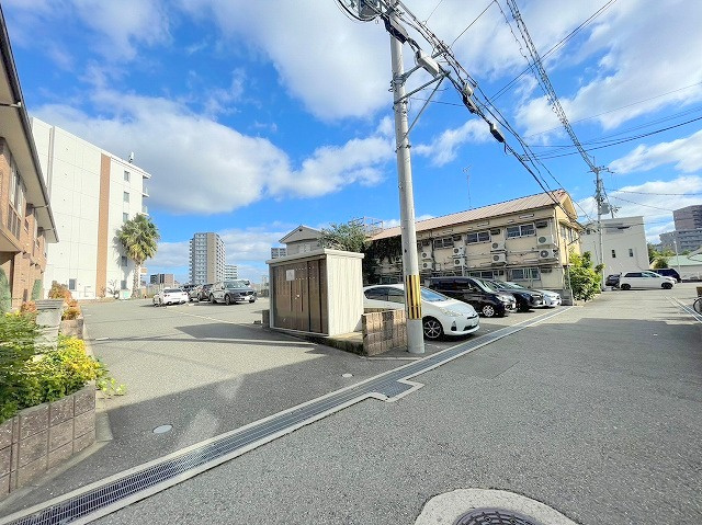 サニーレジデンス西三国Aの駐車場