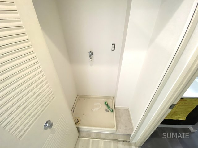 セレーノ大宮A棟の設備|洗濯機置き場（クリーニング前）