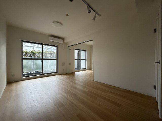 ファミリーフジ２の居間・リビング