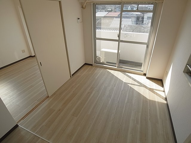 グランディール夢野のその他|白基調の明るい室内