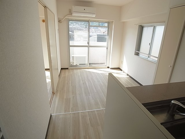 グランディール夢野の居間・リビング|ご覧の明るさ、綺麗さも有るリビングスペース