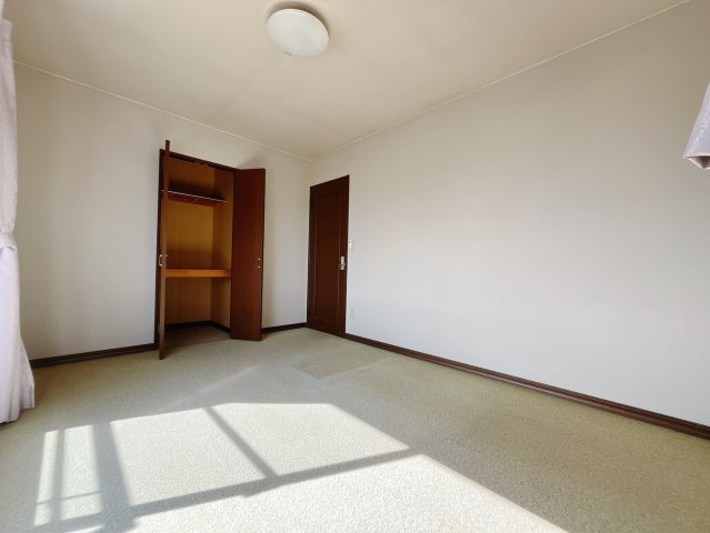 【中古戸建】伊勢崎市東上之宮町の洋室|■2階洋室｜子供部屋のメリットは「自立心を養うことができる」「自分で整理整頓できるようになる」そして、お子様が成長した際には「プライバシーを確保できる」といい事だらけ♪