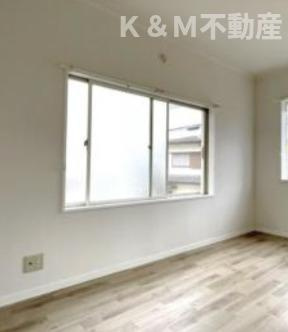 ロイヤル流山の寝室|広くて明るい寝室