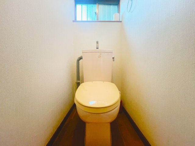 セルフクリーニング済♪鹿沼市板荷中古住宅のトイレ