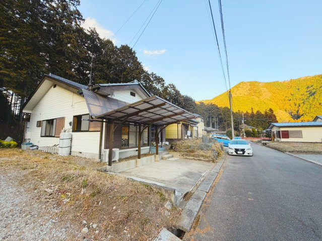 セルフクリーニング済♪鹿沼市板荷中古住宅の前面道路含む現地写真