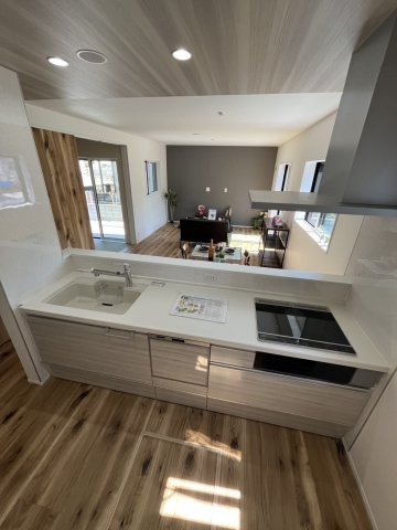 食器洗乾燥機を標準装備、使いやすくきれいなキッチンです