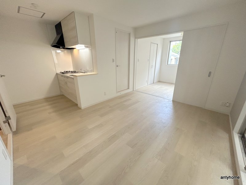 アリビラ鶴橋　仲介手数料無料の居間・リビング