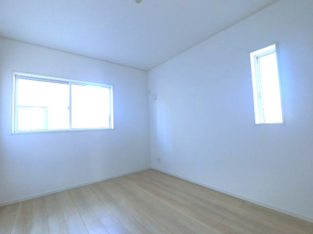 吉野ヶ里町立野第7の洋室|大きな窓にも面しているお部屋は開放感があり換気もできます。