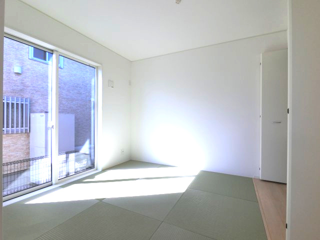 吉野ヶ里町立野第7の和室|子どもを寝かしつけたり来客をもてなす際にも便利な寛ぎの和室空間。