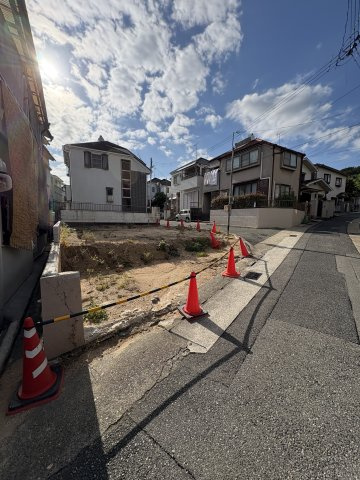 【前面道路含む現地写真】の画像