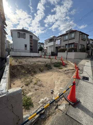 【前面道路含む現地写真】の画像