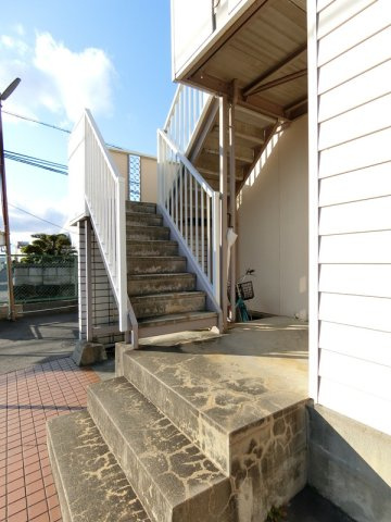 ロイヤルハイツのエントランス|毎日通るエントランスはこのようになっています