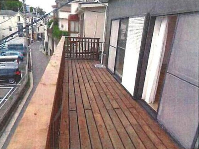 横浜市磯子区滝頭1丁目 中古戸建て【仲介手数料無料】のバルコニー