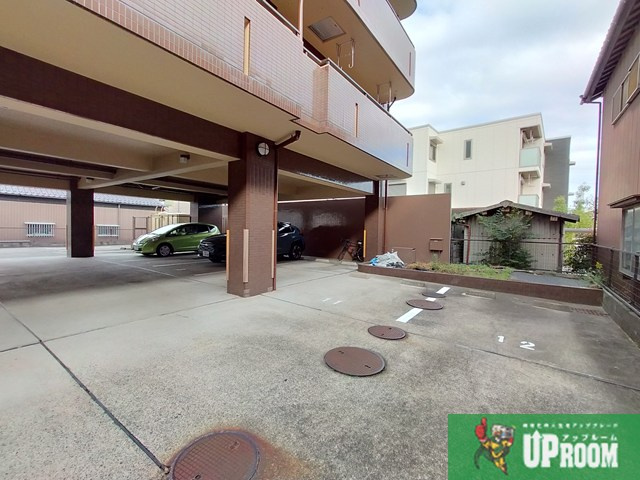 ソレアード千代鶴の駐車場