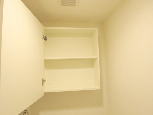 リブリ・ＰＲＯＶＩＮＳＣＩＡのトイレ|トイレ上部の収納です(^^♪