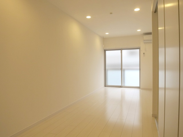 リブリ・ＰＲＯＶＩＮＳＣＩＡの居間・リビング|ピカピカのフローリングです(^^♪