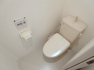 【トイレ】 | 湊川センタービルB棟 | 温水洗浄便座付きのトイレ