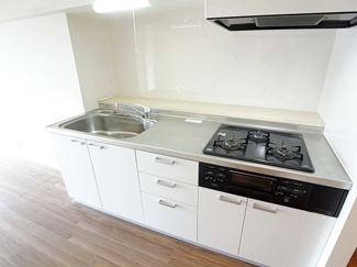 【キッチン】 | 湊川センタービルB棟 | システムキッチン、3口ガスコンログリル付き