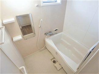 【浴室】 | 湊川センタービルB棟 | 追炊き付きバスルーム、窓付きで換気も良好