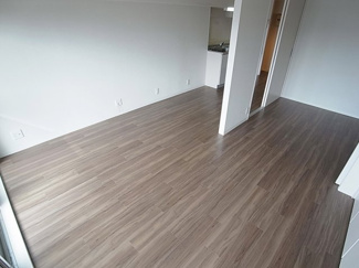 【居間・リビング】 | 湊川センタービルB棟 | 室内大変キレイにリフォームされています