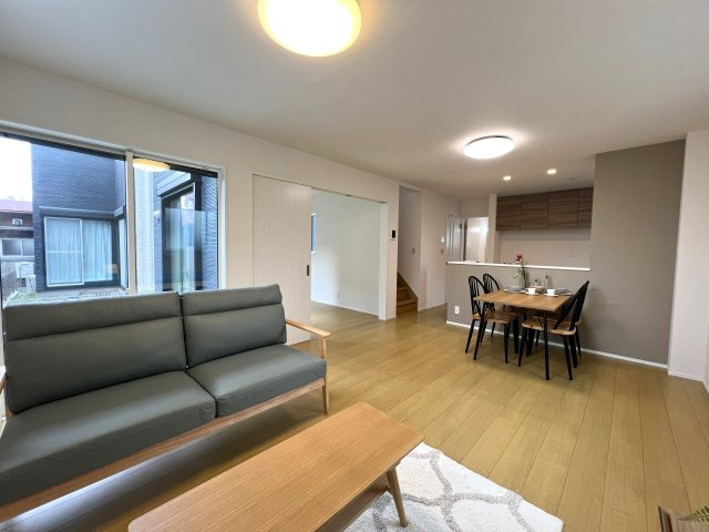 びっくり！クリビツ！久比里2【新築未入居】戸建の居間・リビング|居間です