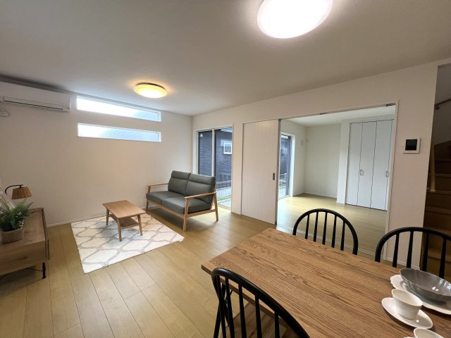 びっくり！クリビツ！久比里2【新築未入居】戸建の居間・リビング|こちらのリビングで趣味の時間をお楽しみください