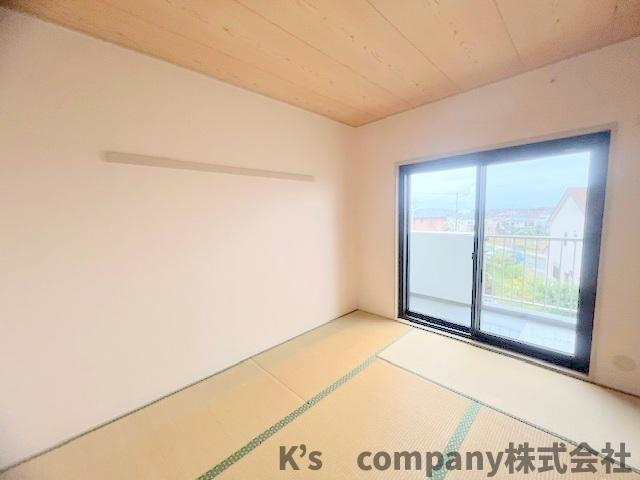 茅ヶ崎市高田1丁目　アルカディア茅ヶ崎Bの和室|和室６帖◇こちらからもバルコニーに出ることができます♪