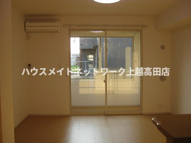 ミドルビレッジヒロ７Ａの居間・リビング|洋室