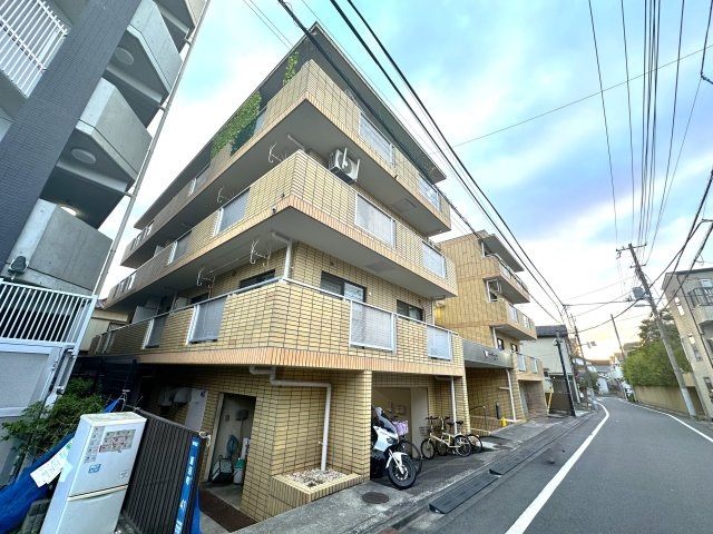 ウィンベルコーラス蓮沼の外観|控えめながらも洗練されたフォルムが、街並みに自然と溶け込みます。ほどよい高さと落ち着きのある佇まいが、住まう人に安心感と静かな誇りをもたらします。