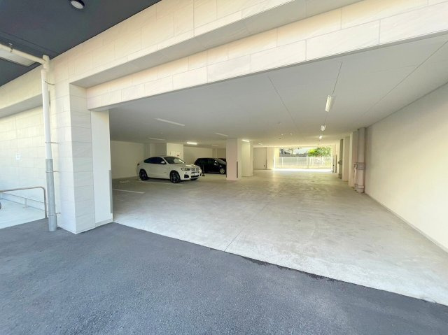 スプランディッド新大阪EASTの駐車場