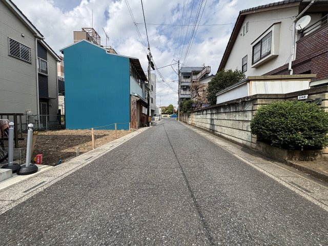 【前面道路含む現地写真】 | 大宮区上小町 限定1区画の建築条件付き売地 | 前面道路は公道で、幅員約4.54ｍの車通りの少ない道路です。小さなお子様などにも安心できる立地で御座います♪