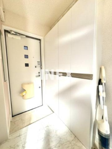 横浜市西区境之谷のアパートの玄関