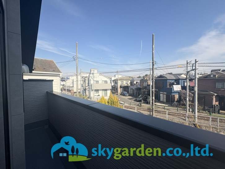 藤沢市片瀬6期　新築戸建　全2棟1号棟のバルコニー|バルコニー付きです