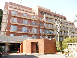 【外観】 | 穏やかな風と陽光を導き、プライバシーに配慮された設計プランを採用し、居住性を一段と心地よいものにしています。