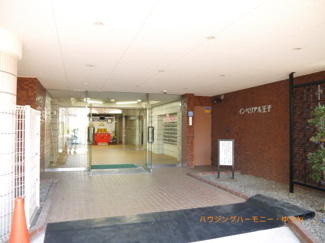 【エントランス】 | 清潔感と歓迎感があるエントランスホールとなります。