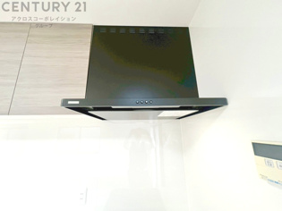 パワフルな吸引力で調理中の臭気等をしっかり処理してくれ、室内を快適に保ってくれます。