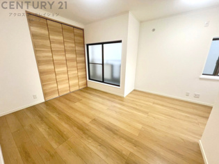 創造性や成長を促す遊びの空間を提供。学習や趣味に集中できる環境を整えます。個別のプライベートスペースは自己表現と自立心を育み、心地よい睡眠環境を整えリラックスできる場所を提供。